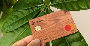 El buscador Ecosia presenta la tarjeta de débito TreeCard